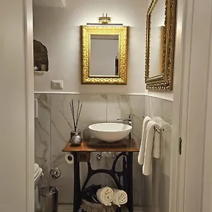niloufar-residence.hotels-amalfi.com/